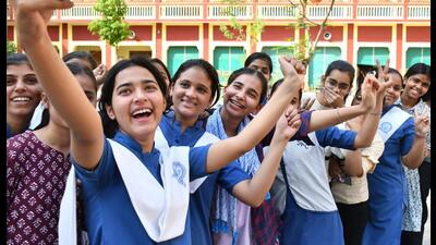 Students celebrating their U.P. Board results in Prayagraj. (HT Photo) Students celebrating their U.P. Board results in Prayagraj. (HT Photo)