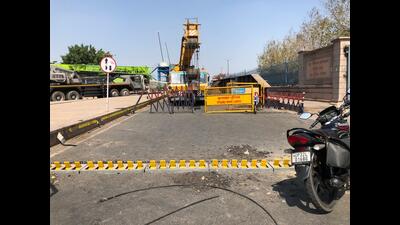 Tyre-crusher installed near Baikunth Dham in Lucknow (Mushtaq Ali) Tyre-crusher installed near Baikunth Dham in Lucknow (Mushtaq Ali)