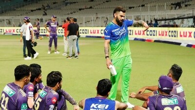 Virat Kohli in conversation with KKR players after RCB's loss Virat Kohli in conversation with KKR players after RCB's loss