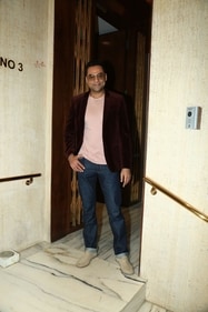 Actor Abhay Deol arrives at Manish Malhotra's house looking suave Actor Abhay Deol arrives at Manish Malhotra's house looking suave