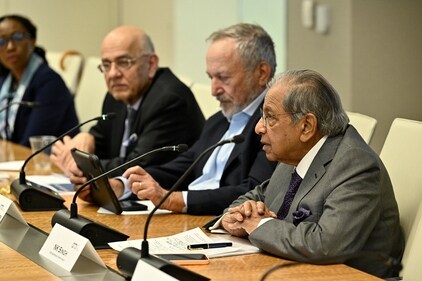 Independent expert group co-chairs NK Singh and Larry Summers at a meeting with MDB heads in Washington