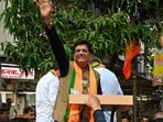 Bharatiya Janata Party (BJP) candidate Piyush Goyal meets diamond merchants at a market in Malad, Mumbai's northwest constituency. (Raju Shinde/HT Photo)