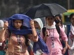 Commuters walk on the road amid heatwave (Santosh Kumar/HT photo) Commuters walk on the road amid heatwave (Santosh Kumar/HT photo)