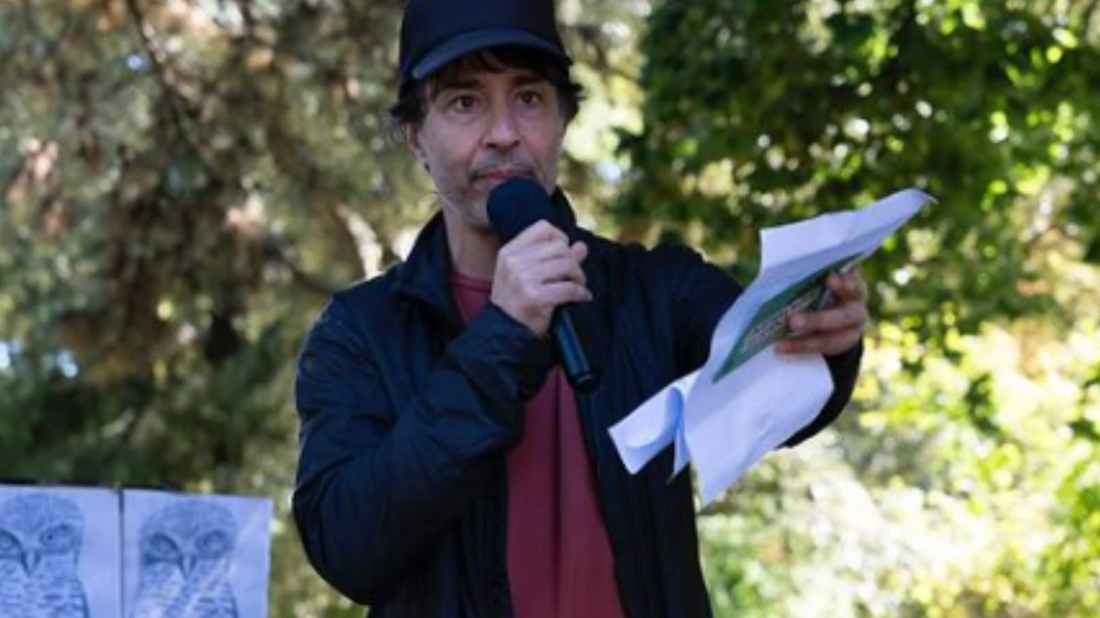 Indian-origin comedian Arj Barker tried to 'intimidate me', says mom asked to leave show | Trending - Vimarsana News