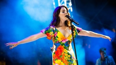 Lana Del Rey broke one major set rule at Coachella, costing the music festival a $28,000 fine Lana Del Rey broke one major set rule at Coachella, costing the music festival a $28,000 fine