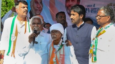 Jharkhand CM Champai Soren with a descendant of Birsa Munda during a rally in support of Congress candidate Kali Charan Munda in Khunti, Jharkhand. (PTI) Jharkhand CM Champai Soren with a descendant of Birsa Munda during a rally in support of Congress candidate Kali Charan Munda in Khunti, Jharkhand. (PTI)