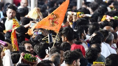 Devotees in large numbers arrive to offer prayers at Hanuman Temple on the occasion of Hanuman Jayanti, at Connaught Place in New Delhi. (ANI)