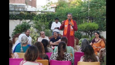 BJP’s Chandigarh candidate Sanjay Tandon addressing a public meeting in Sector 18 on Tuesday. (HT Photo) BJP’s Chandigarh candidate Sanjay Tandon addressing a public meeting in Sector 18 on Tuesday. (HT Photo)