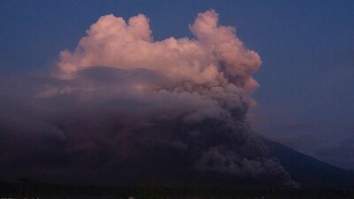 The Chinese tourist slipped and fell into the volcano in Indonesia while her husband was clicking her photos. (Representational image) The Chinese tourist slipped and fell into the volcano in Indonesia while her husband was clicking her photos. (Representational image)