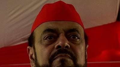 Mumbai, India - July 21, 2022: Samajwadi Party leader Abu Asim Azmi interacts with his party workers while protesting against inflation at Azad Maidan, in Mumbai, India, on Thursday, July 21, 2022. (Photo by Anshuman Poyrekar/ Hindustan Times) (Anshuman Poyrekar/HT PHOTO) Mumbai, India - July 21, 2022: Samajwadi Party leader Abu Asim Azmi interacts with his party workers while protesting against inflation at Azad Maidan, in Mumbai, India, on Thursday, July 21, 2022. (Photo by Anshuman Poyrekar/ Hindustan Times) (Anshuman Poyrekar/HT PHOTO)