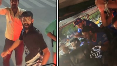 A man in Jaipur helped the Mumbai Indians' bus get out of traffic. (X/@mipaltan) A man in Jaipur helped the Mumbai Indians' bus get out of traffic. (X/@mipaltan)