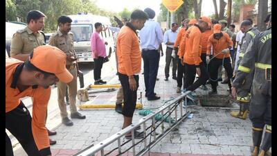 Officials said the rescue operation was challenging due to the size and depth of the manhole. (HT Photo) Officials said the rescue operation was challenging due to the size and depth of the manhole. (HT Photo)
