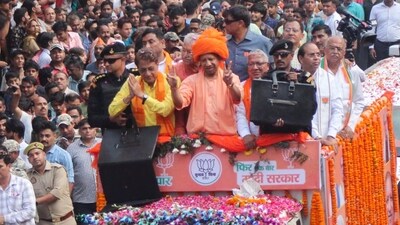 Meerut: Uttar Pradesh chief minister Yogi Adityanath with BJP candidate from Meerut constituency, Arun Govil. (PTI) Meerut: Uttar Pradesh chief minister Yogi Adityanath with BJP candidate from Meerut constituency, Arun Govil. (PTI)