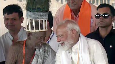 Prime Minister Narendra Modi interacts with a tribal during a public rally ahead of the Lok Sabha elections in Chhattisgarh’s Mahasamund on Tuesday. (ANI) Prime Minister Narendra Modi interacts with a tribal during a public rally ahead of the Lok Sabha elections in Chhattisgarh’s Mahasamund on Tuesday. (ANI)