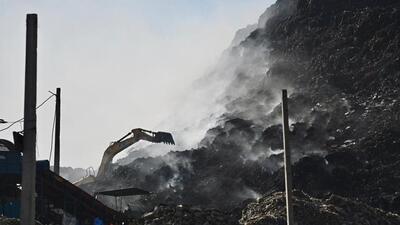 Smoke rises from the Bandhwari landfill on the Gurugram-Faridabad border after a fire broke out at the site Tuesday early morning. (Photo by Raj K Raj/Hindustan Times) Smoke rises from the Bandhwari landfill on the Gurugram-Faridabad border after a fire broke out at the site Tuesday early morning. (Photo by Raj K Raj/Hindustan Times)