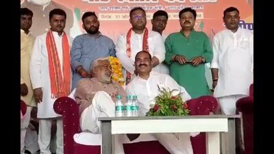 Swatantra Dev Singh with BJP’s Phulpur candidate Praveen Patel in Phulpur on Tuesday (HT)