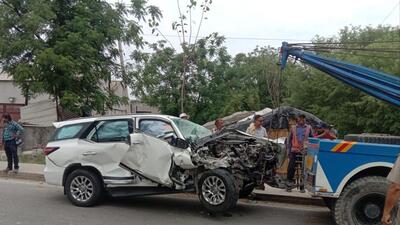 The SUV of former MLA Angad Singh Saini being towed away after the accident on the highway to Chandigarh near Taunsa village in Balachaur tehsil of Shaheed Bhagat Singh Nagar on Tuesday. (HT Photo)