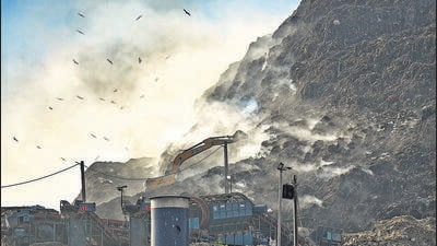 The fire at the Ghazipur landfill site was contained by Tuesday morning. (Raj K Raj/HT Photo) The fire at the Ghazipur landfill site was contained by Tuesday morning. (Raj K Raj/HT Photo)