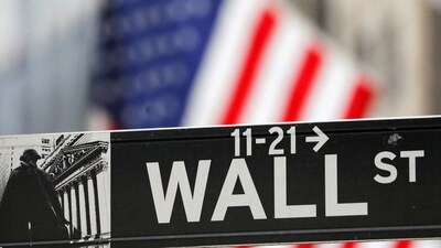 FILE PHOTO: FILE PHOTO: A street sign for Wall Street is seen outside the New York Stock Exchange (NYSE) in New York City, New York, U.S., July 19, 2021. REUTERS/Andrew Kelly/File Photo/File Photo (REUTERS)