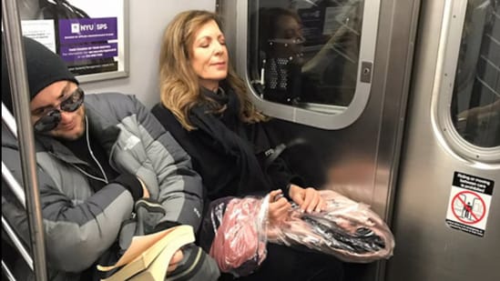 I, Tonya star Allison Janney was once spotted by a fan taking a deserved nap on the New York subway.