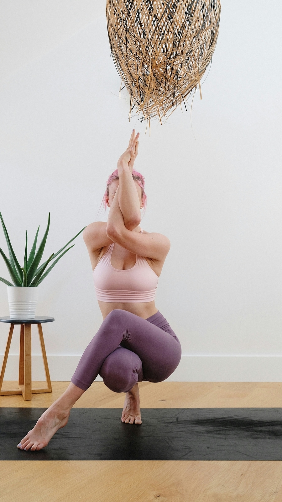 Woman_practicing_yoga