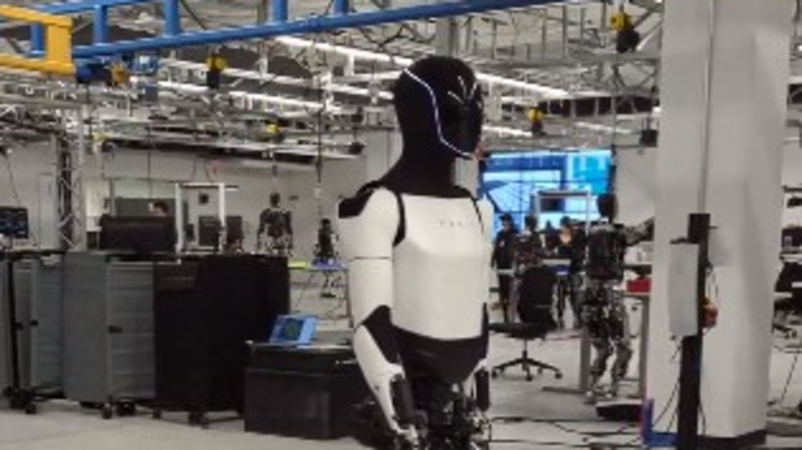 Tesla's Optimus robots to be sold soon? Elon Musk shares major update - Vimarsana News