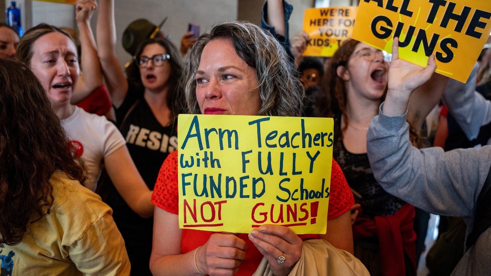 Tennessee lawmakers pass bill allowing school teachers to carry concealed handguns - Vimarsana News