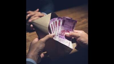 A team of the Haryana Anti-Corruption Bureau (ACB) has arrested constable Vikas, posted at Durga Shakti-2 in Gurugram district, red-handed while allegedly taking a bribe of  ₹20,000. The accused cop was demanding a bribe from the complainant in lieu of not raiding his fast-food shop located in Sector 33. (Getty Images/iStockphoto/ Representational image)