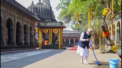 After Prime Minister Narendra Modi visited Kalaram Temple at Nashik, many leaders are making a beeline for the historic place and perform ganga aarti. (PTI FILE)