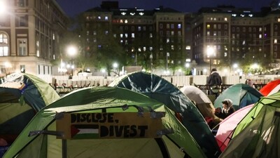 Students prepare to camp overnight as they continue to protest on Columbia University campus in support of Palestinians, during the ongoing conflict between Israel and the Palestinian Islamist group Hamas, in New York City, U.S., April 23, 2024, REUTERS/Caitlin Ochs (REUTERS)