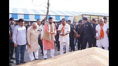 Haryana chief minister Nayab Saini on Wednesday inspected the ongoing wheat procurement process at Karnal grain market. (HT Photo)