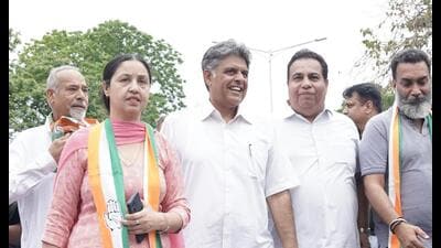 Manish Tewari during his election campaign in Chandigarh on Tuesday. (HT photo) Manish Tewari during his election campaign in Chandigarh on Tuesday. (HT photo)