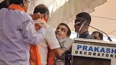 Union Minister and BJP candidate Nitin Gadkari faints while addressing a public meeting for Lok Sabha elections, at Pusad in Yavatmal district. (PTI) Union Minister and BJP candidate Nitin Gadkari faints while addressing a public meeting for Lok Sabha elections, at Pusad in Yavatmal district. (PTI)
