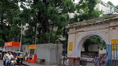Pawar informed that following the reinspection, KEM Hospital has been asked to complete the compliance on priority and submit the report. (HT PHOTO) Pawar informed that following the reinspection, KEM Hospital has been asked to complete the compliance on priority and submit the report. (HT PHOTO)