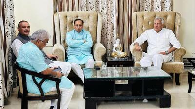 Punjab BJP affairs in-charge and former Gujarat chief minister Vijay Rupani and state unit president Sunil Jakhar meeting party leader and former MP Vijay Sampla at his residence in Hoshiarpur on Wednesday. (HT Photo) Punjab BJP affairs in-charge and former Gujarat chief minister Vijay Rupani and state unit president Sunil Jakhar meeting party leader and former MP Vijay Sampla at his residence in Hoshiarpur on Wednesday. (HT Photo)
