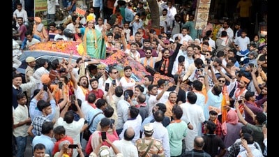 Road show of BJP candidate Hema Malini on the last day of campaigning in Mathura on Wednesday. (HT Photo)