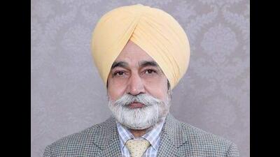 Shiromani Akali Dal veteran leader Sikander Singh Maluka was removed as the halqa in-charge of Maur segment, a day after his son Gurpreet Maluka and daughter-in-law Parampal Kaur Sidhu joined the Bharatiya Janata Party (BJP). (HT Photo) Shiromani Akali Dal veteran leader Sikander Singh Maluka was removed as the halqa in-charge of Maur segment, a day after his son Gurpreet Maluka and daughter-in-law Parampal Kaur Sidhu joined the Bharatiya Janata Party (BJP). (HT Photo)