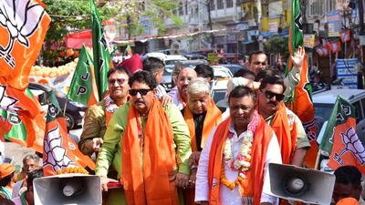 The BJP’s Ghaziabad candidate Atul Garg in Ghaziabad on Wednesday. (Sakib Ali/HT Photo) The BJP’s Ghaziabad candidate Atul Garg in Ghaziabad on Wednesday. (Sakib Ali/HT Photo)