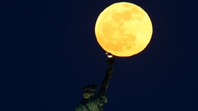 Pink Moon rises behind the Statue of Liberty in New York City. (X - @GaryHershorn) Pink Moon rises behind the Statue of Liberty in New York City. (X - @GaryHershorn)