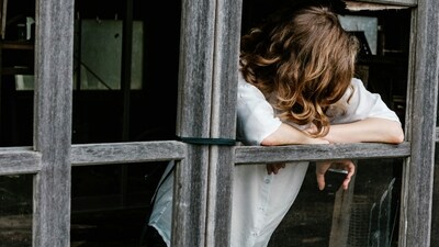Mindfulness can help us to feel calm and make the nervous system feel safe. This can significantly bring down symptoms of social anxiety. (Photo by Priscilla Du Preez 🇨🇦 on Unsplash) Mindfulness can help us to feel calm and make the nervous system feel safe. This can significantly bring down symptoms of social anxiety. (Photo by Priscilla Du Preez 🇨🇦 on Unsplash)