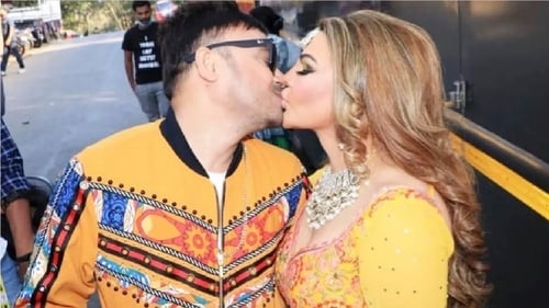 Rakhi Sawant locks lips with her ex-husband Ritesh Rakhi Sawant locks lips with her ex-husband Ritesh