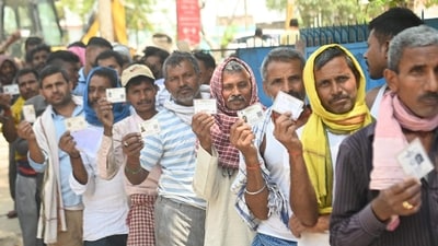 Lok Sabha election 2024: Voters in the queue to cast their votes at a polling booth during the Lok Sabha elections in Gaya, Bihar, on April 19, during the first phase of voting. (HT Photo)