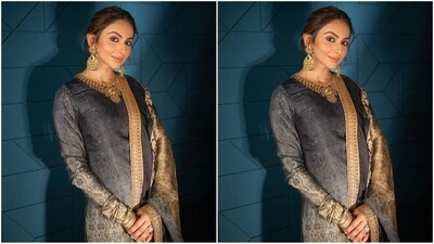 If you loved Rakul's outfit and are wonedring how much it costs then don't worry we have got your back. Rakul's stunning outfit is from the shelve of the brand JJ Valaya and incorporating it to your wardrobe will costs you a whooping amount of <span class='webrupee'>₹</span>2 lakh. (Instagram/@rakulpreet) If you loved Rakul's outfit and are wonedring how much it costs then don't worry we have got your back. Rakul's stunning outfit is from the shelve of the brand JJ Valaya and incorporating it to your wardrobe will costs you a whooping amount of <span class='webrupee'>₹</span>2 lakh. (Instagram/@rakulpreet)