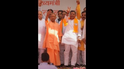 CM Yogi Adityanath and BJP candidate Jaiveer Singh at a public meeting in Jaswant Nagar on Thursday. (HT) CM Yogi Adityanath and BJP candidate Jaiveer Singh at a public meeting in Jaswant Nagar on Thursday. (HT)