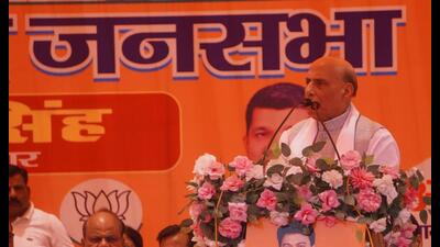 Defence Minister Rajnath Singh addressing an election rally in Lakhimpur on Thursday. (HT photo)