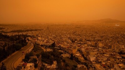 Social media was flooded with orange images of the Greek capital as both locals and tourists were amazed by the phenomenon. (AFP) Social media was flooded with orange images of the Greek capital as both locals and tourists were amazed by the phenomenon. (AFP)