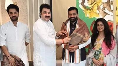 Haryana BJP leader Kuldeep Bishnoi welcoming chief minister Nayab Singh Saini as wife Renuka and son Bhavya look on at their residence in New Delhi on Thursday.