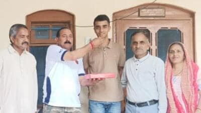 Kangra’s Rajat Kumar celebration with his family. (HT Photo) Kangra’s Rajat Kumar celebration with his family. (HT Photo)