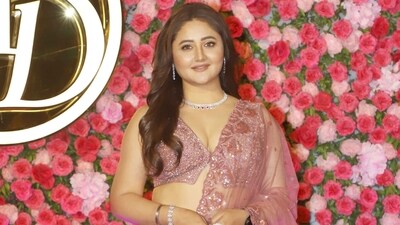 Rashami Desai hits back at trolls for bodyshaming her Rashami Desai hits back at trolls for bodyshaming her