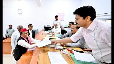Samajwadi Party president Akhilesh Yadav filing his nomination from UP’s Kannauj Lok Sabha seat on April 25. (HT photo)